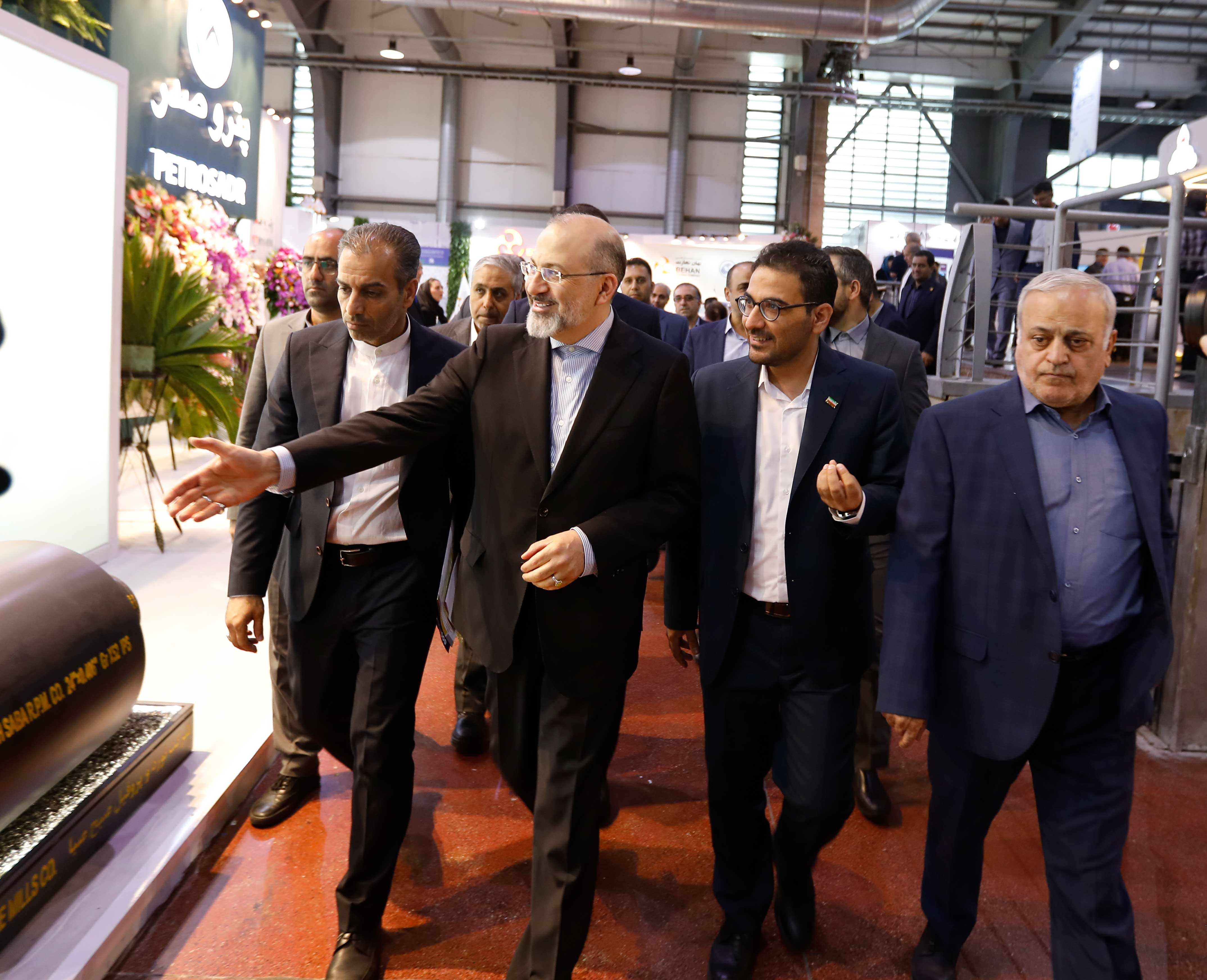 گزارش تصویری | بازدید دکتر دستغیب از بیست و نهمین نمایشگاه بین المللی نفت، گاز، پالایش و پتروشیمی